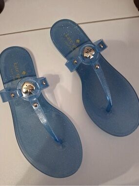 kate spade sparkly light blue jelly thong sandals it’s 7 but it could fit 61/2